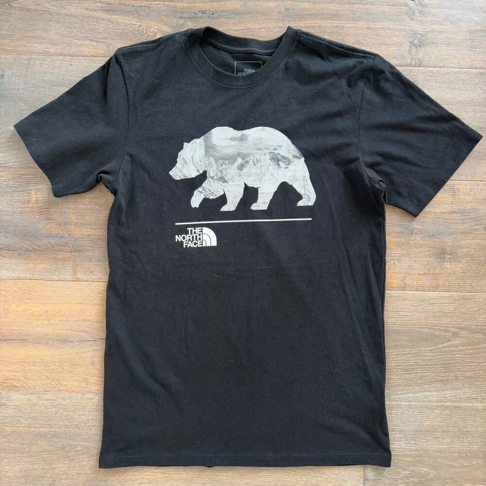 North Face Bear On The Move Standard-Fit Graphic T-Shirt Men’s Sm